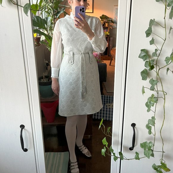 Vintage 1960s Silver over White Sheath Style Party Cocktail Formal Dress - Picture 6 of 6
